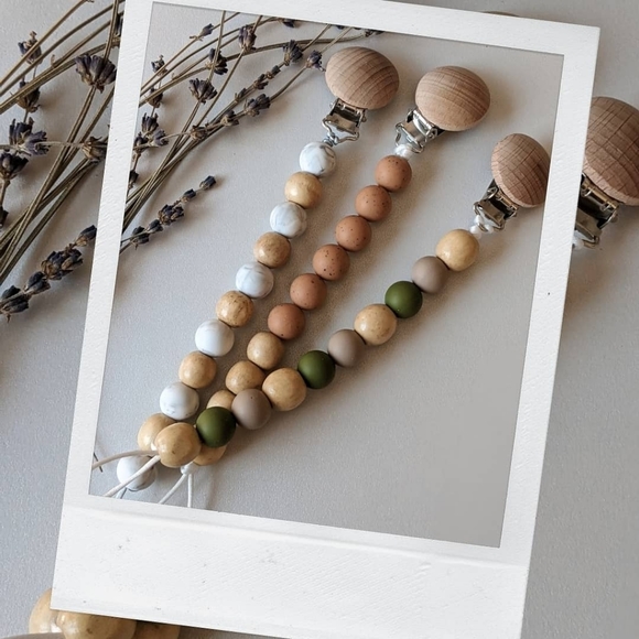 Custom silicone bead pacifier clips - Picture 6 of 16